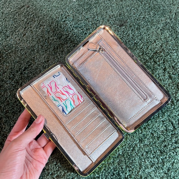 ๐ Neon Yellow Nine West Full-Sized Clasp Wallet โจ - Picture 6 of 6